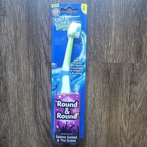 Arm And Hammer Tooth Tunes Round And Round Selena Gomez Electric Toothbrush Scen